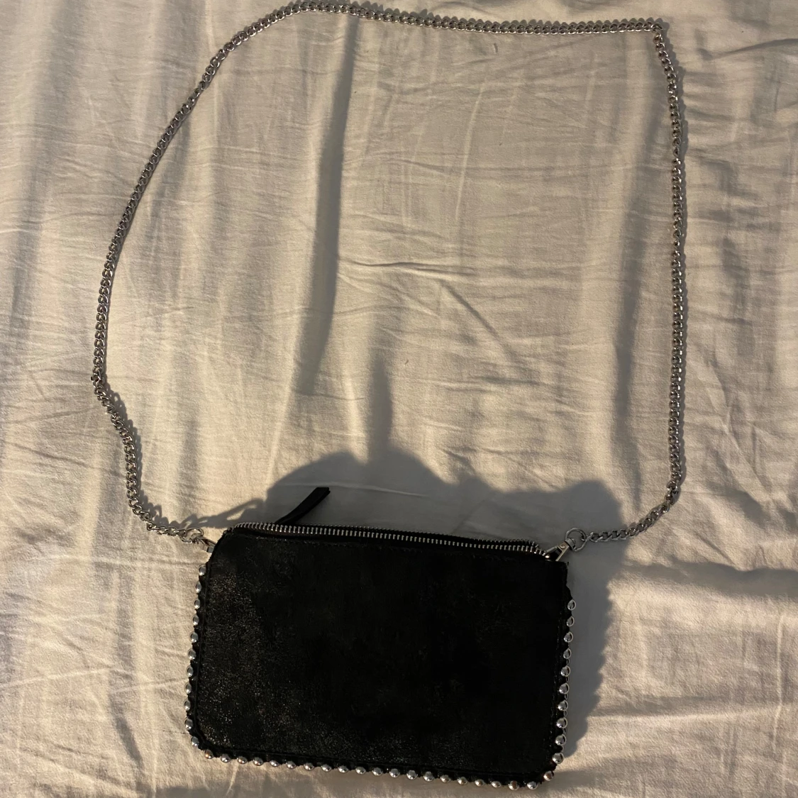 Svart axelväska med kedja från Zara
