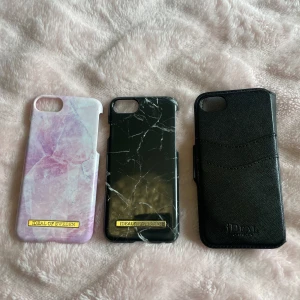3 mobilskal från iDeal of Sweden - Säljer tre snygga mobilskal från iDeal of Sweden. Ett i rosa och lila marmormönster, ett svart med vit marmordetalj och ett svart fodral med kortfack och struktur. Perfekt för dig som vill variera stilen på mobilen. Paketpris alla för 30kr eller 1 för 15. 