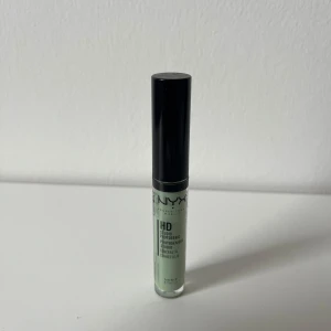 NYX HD Studio Concealer grön - NYX PROFESSIONAL MAKEUP Concealer Wand. Säljes då den ej kommer till användning.