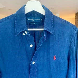 Ralph lauren linneskjorta  - Säljer denna rikigt feta Ralph lauren linneskjortan!⭐️Storlek S!🙌Skick : 9,5/10!🤝Hör gärna av er om ni har funderingar!👍