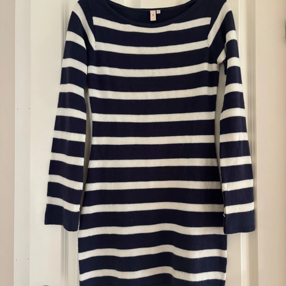 Randig stickad klänning från Nelly - 3