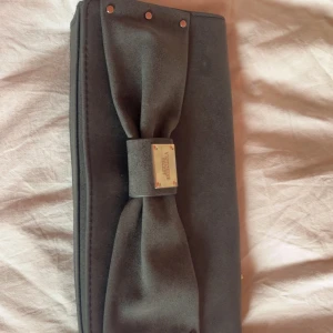 Svart clutch från Victoria's Secret - Svart clutch från Victoria's Secret💕💕