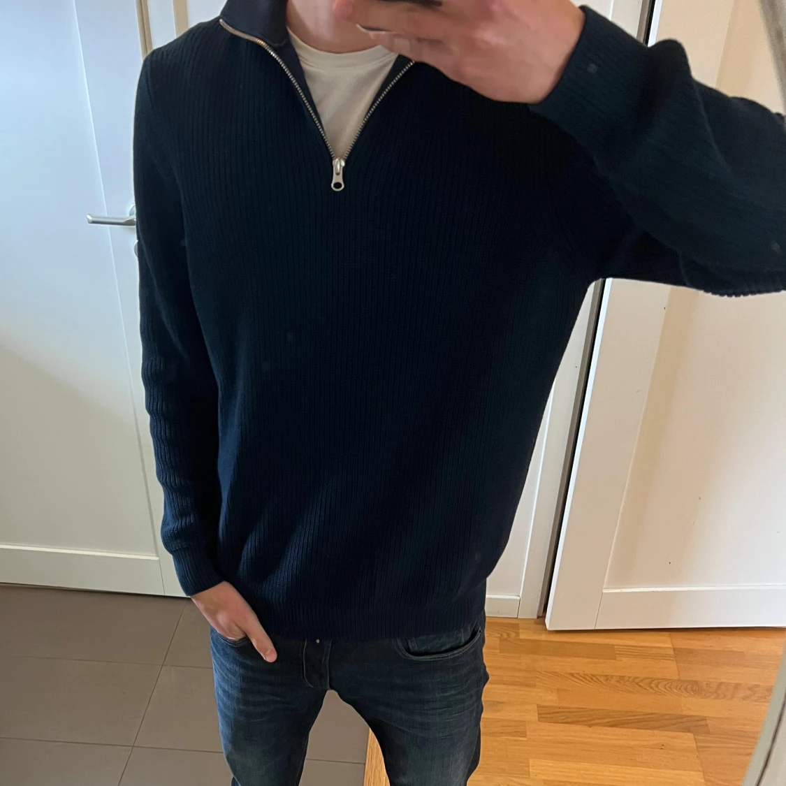 Mörkblå stickad half zip-tröja