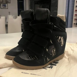 Isabell marant skor  - Superfint skick ! Andvända  förra sommaren , inget sen dess . Storlek 36 