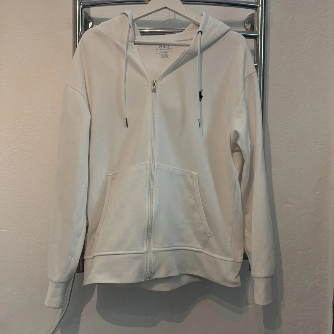 Vit hoodie med dragkedja från Polo Ralph Lauren