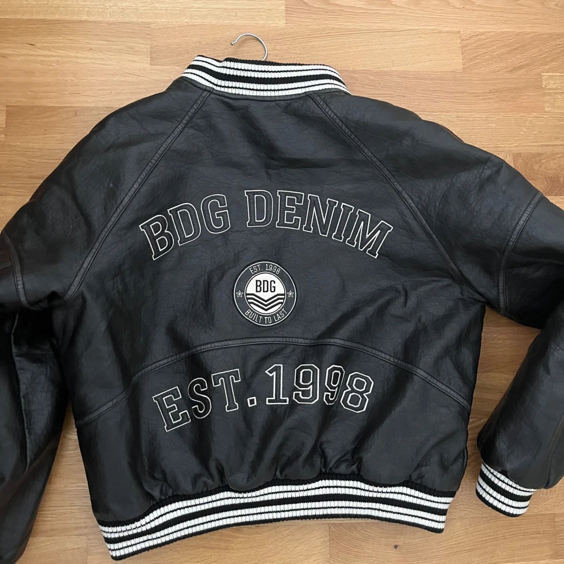 Svart bomberjacka från BDG Denim - 2