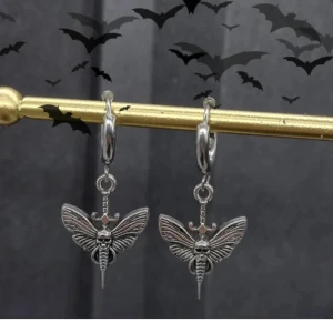 Örhängen, halsband, armband  - Örhängen, halsband, armband 