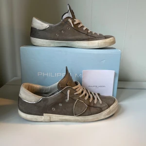 Grå Philippe Model Skor - Tja! Säljer nu dessa svinshyssta Philippe model skor som är riktigt fräsha! Kvitto och shoebox tillkommer.👌💫
