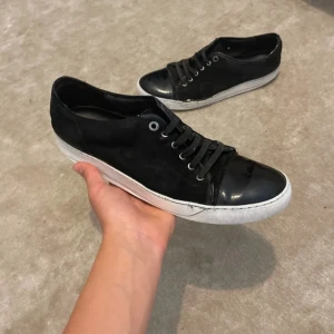 Lanvin - Lanvin Cap toe med Glans  Eu-44 Bra skick se bilder Mycket kvar att ge!