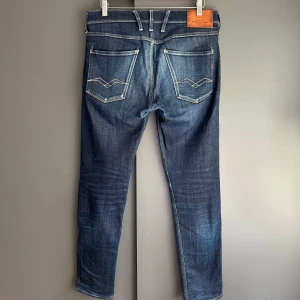 Replay Jeans - Mycket bra skick, inga defekter. Nypris ca 2000kr. Mått finns på sista bilderna. Skriv för mer information🤝