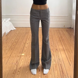 Lågmidjade bootcut kostymbyxor - Vintage från Topshop💓midja 39 innerben 81 jae 165