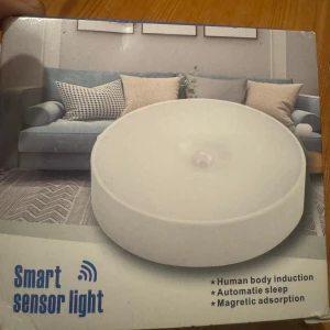 Smart Sensor Lampa - Smart sensorlampa med "human body induction", "automatic sleep" och "magnetic absorption" funktioner.