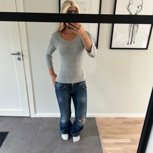 Ljusgrå stickad tröja Mac Scott - Säljer en ljusgrå stickad tröja från Mac Scott i storlek M. Bra skick.