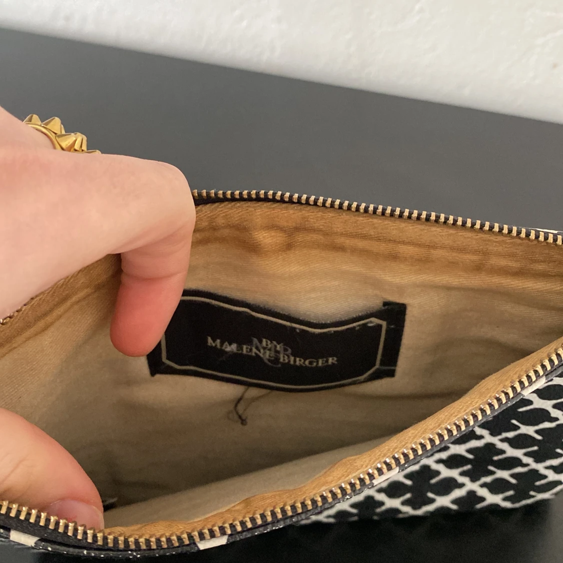 Svartvit kuvertväska från By Malene Birger - 2