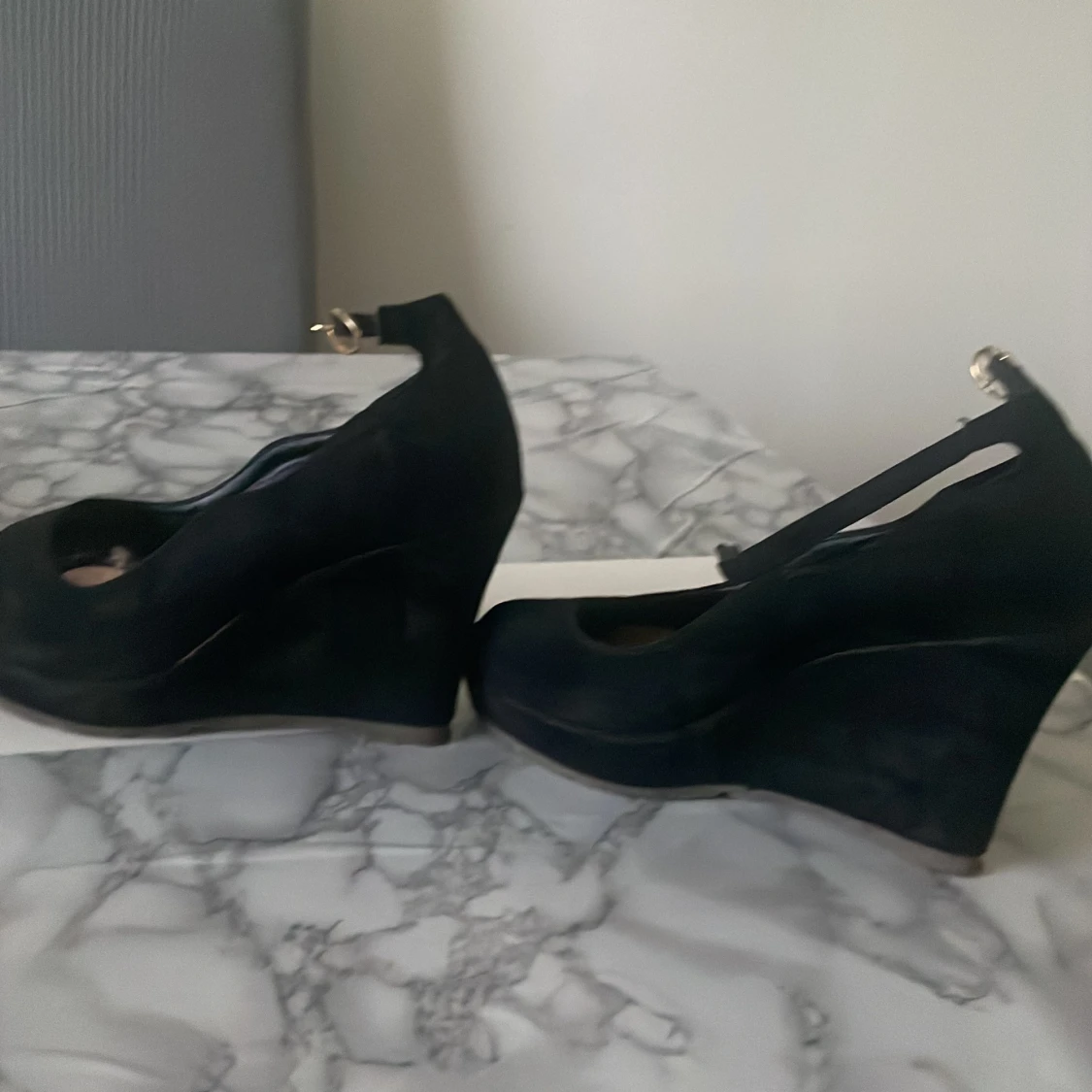 Svarta wedges med öppen tå från Forever 21 - 4