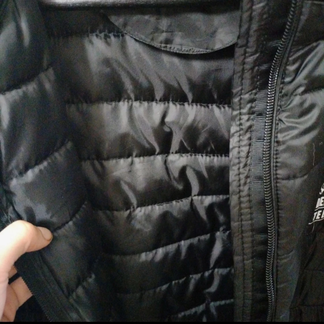 Svart dunjacka EriksGårdens Fjällhotell - 2