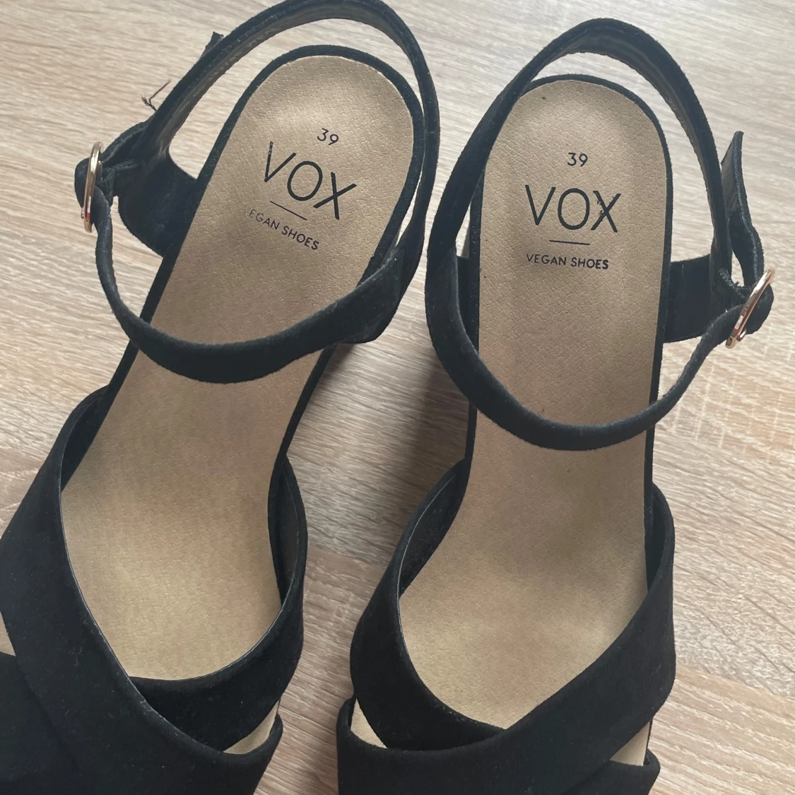 Svarta sandaler med klack från VOX - 2