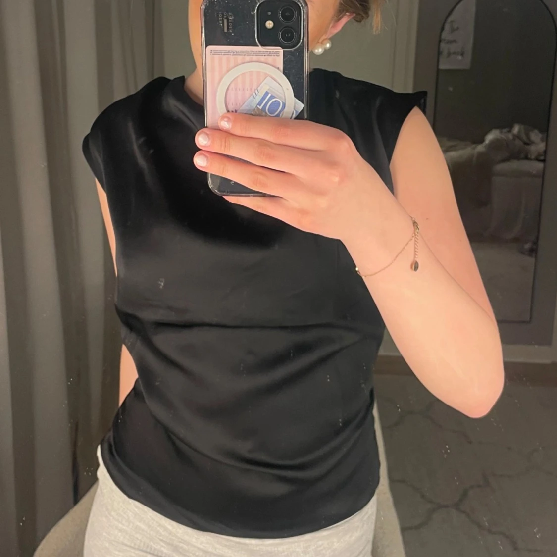 Svart satinblus - 92