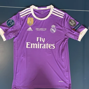 Ronaldo Real Madrid Fotbollströja  - Helt ny Ronaldo Real Madrid Fotbollströja i storlek M. Tag kvar