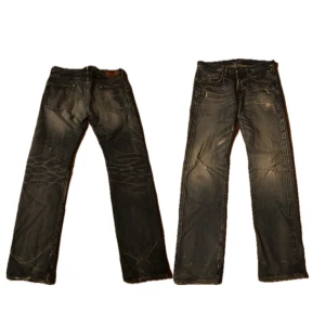 Hysteric Glamour studded jeans - Tvääär feta hysterics 😍 straight fit med studs o galet nice fade på dessa 😱😱 bara använda kanske 5 gånger så basically nyskick 😂✌️(skicka gärna prisförslag) 