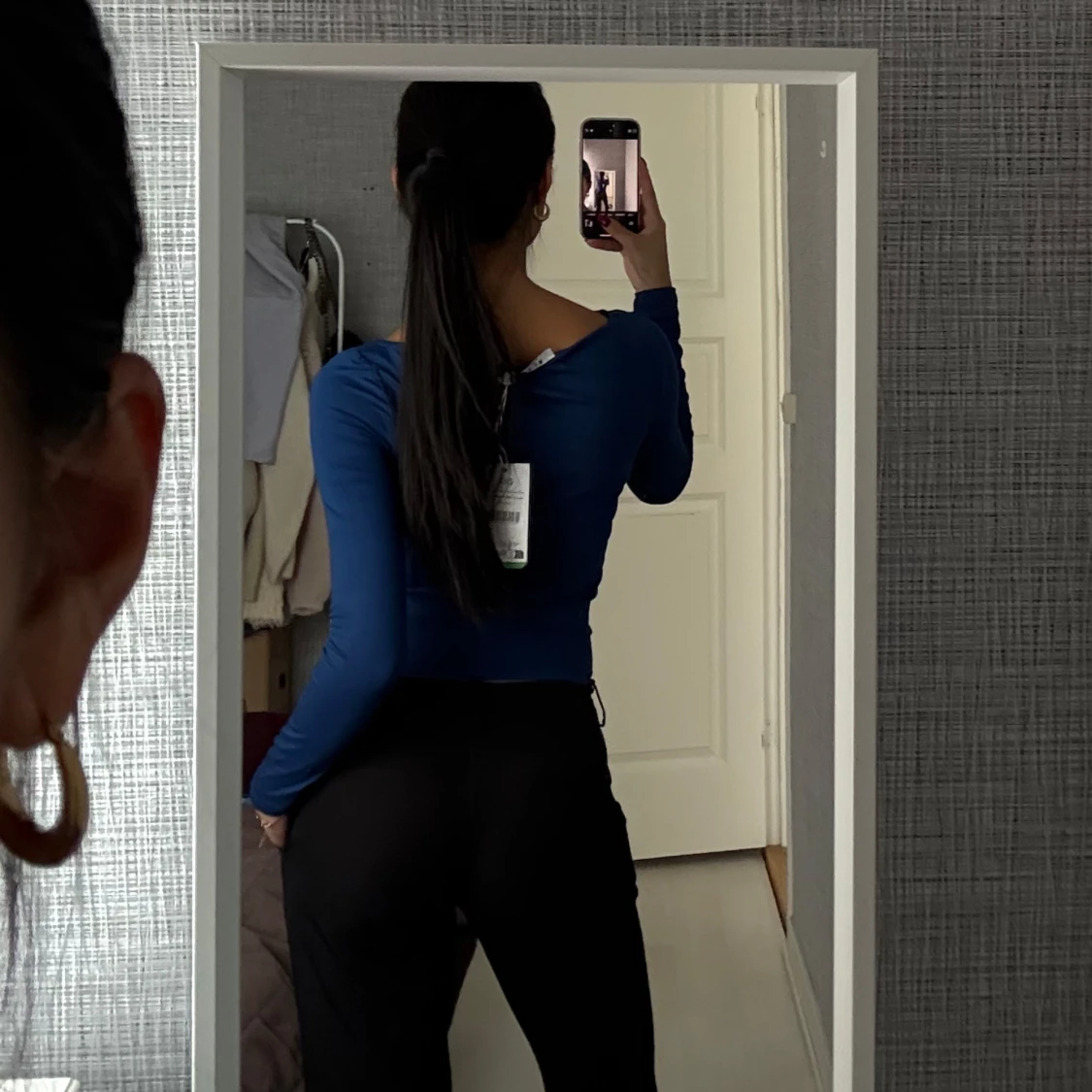 Mörkblå croppad långärmad topp - 3