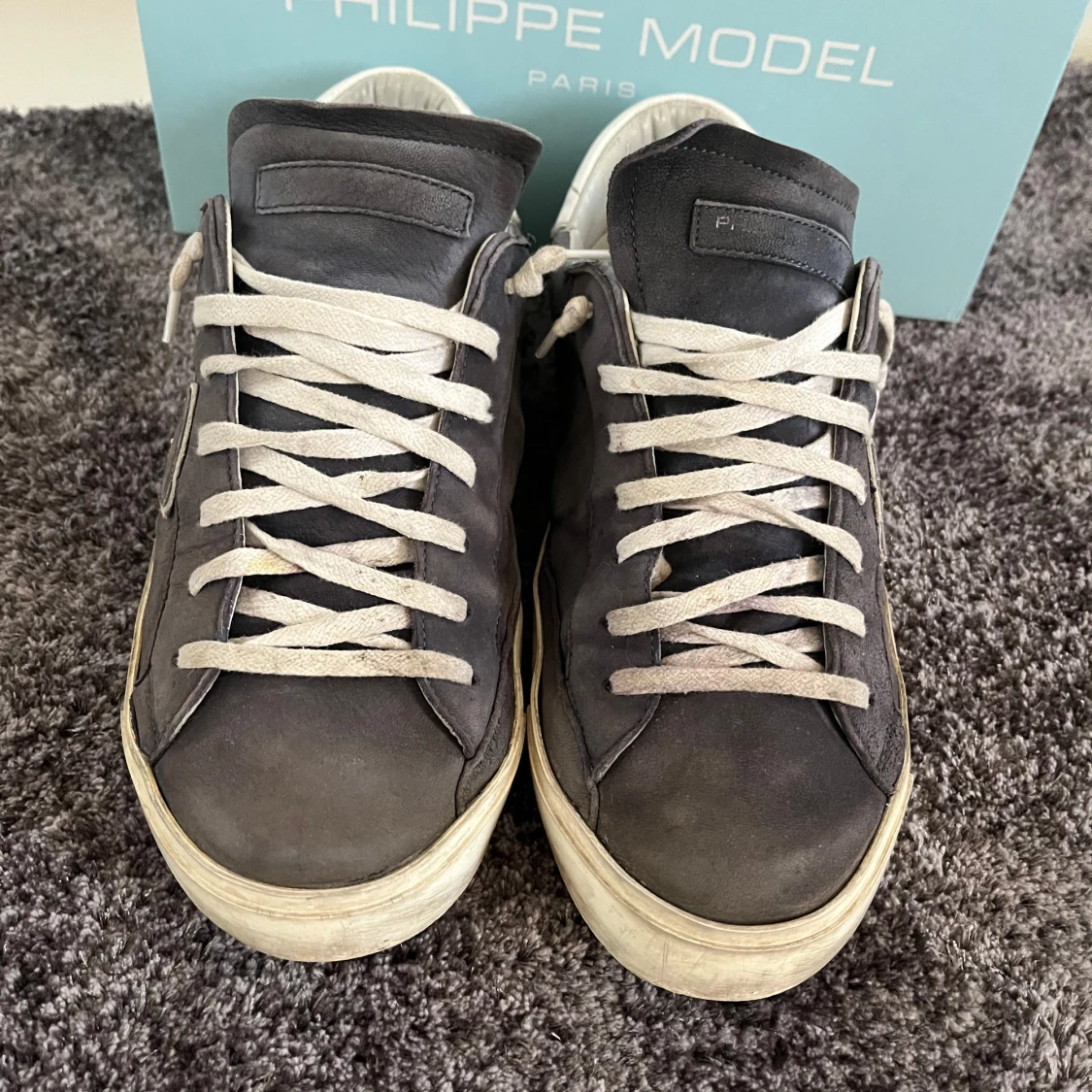 Philippe Model sneakers i grå mocka - 2