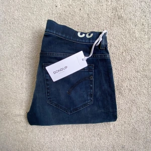 Dondup ’George’ Jeans | W34 - Helt nya Dondup ’George’ jeans! | Size: W34. Skriv till mig för exakta mått. | Skick: 10/10, BNWT. | Pris: 1299kr. | Skriv vid frågor & funderingar!