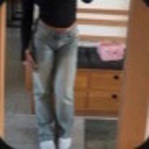 Blå raka jeans  - Säljer ett par klassiska blå jeans från 157 med raka ben. Nya med prislapp. Köpta för 400kr