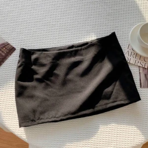 Svart minikjol - Svart mini kjol i strl S som är helt ny