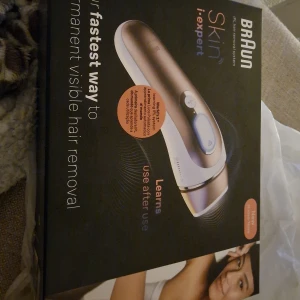 Braun Skin i·expert IPL hårborttagningssystem - IPL hårborttagningssystem från Braun med smart teknologi som anpassar sig efter din hudton. Inkluderar flera huvuden för olika områden, Venus rakhyvel och en praktisk necessär. Perfekt för permanent hårborttagning hemma.