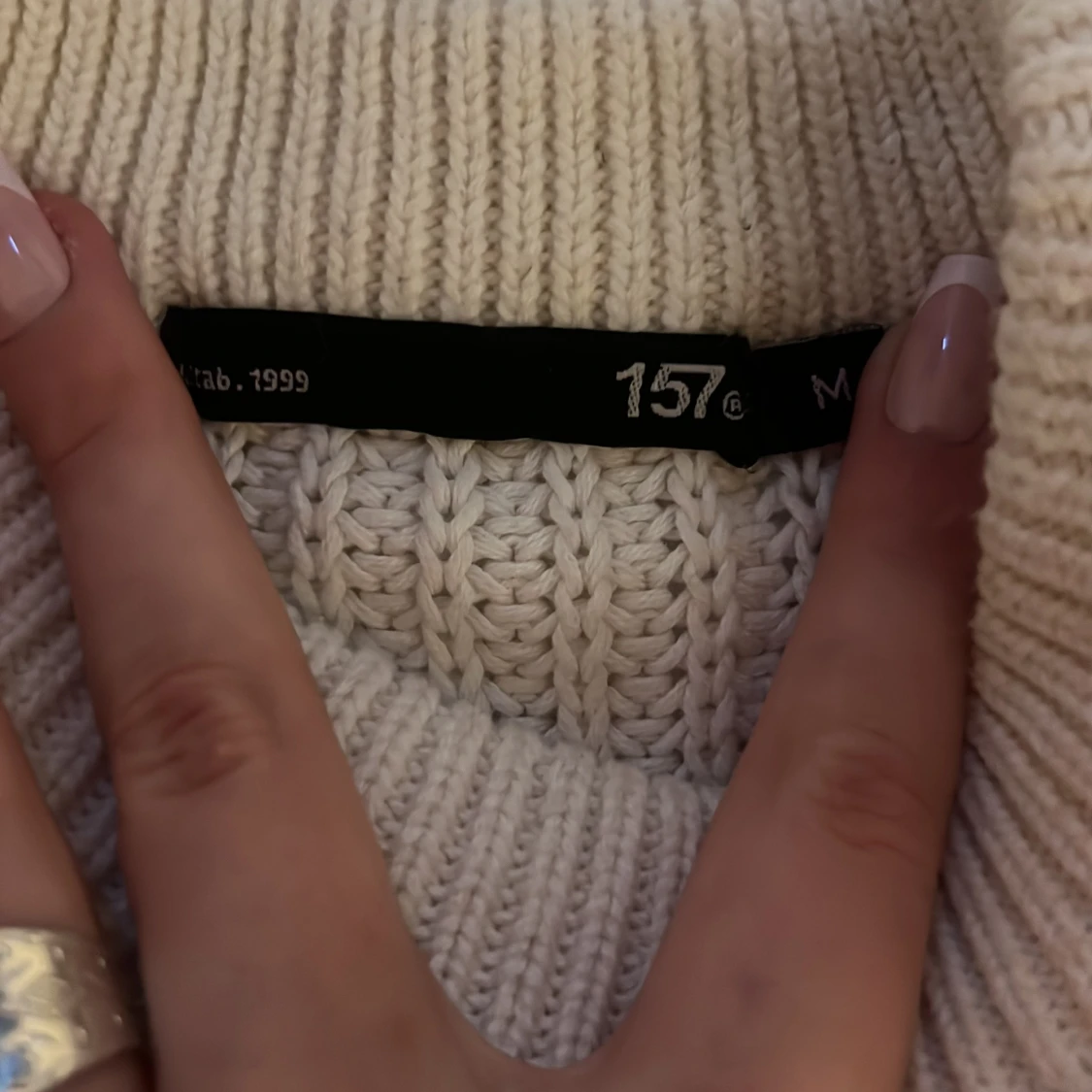 Vit stickad tröja - 1