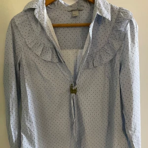 Ljusblå skjorta  - Helt ny utan prislapp!!