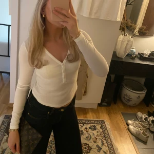 Topp med knappar  - Superfin vardagstopp med knappar från Na-Kd💗 Storlek S