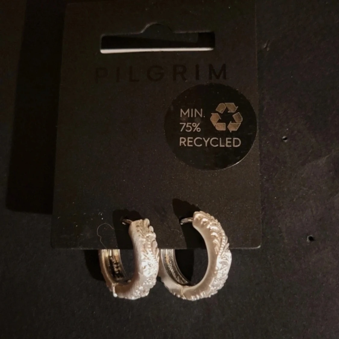Silverfärgade vintage style  örhängen från Pilgrim - 1