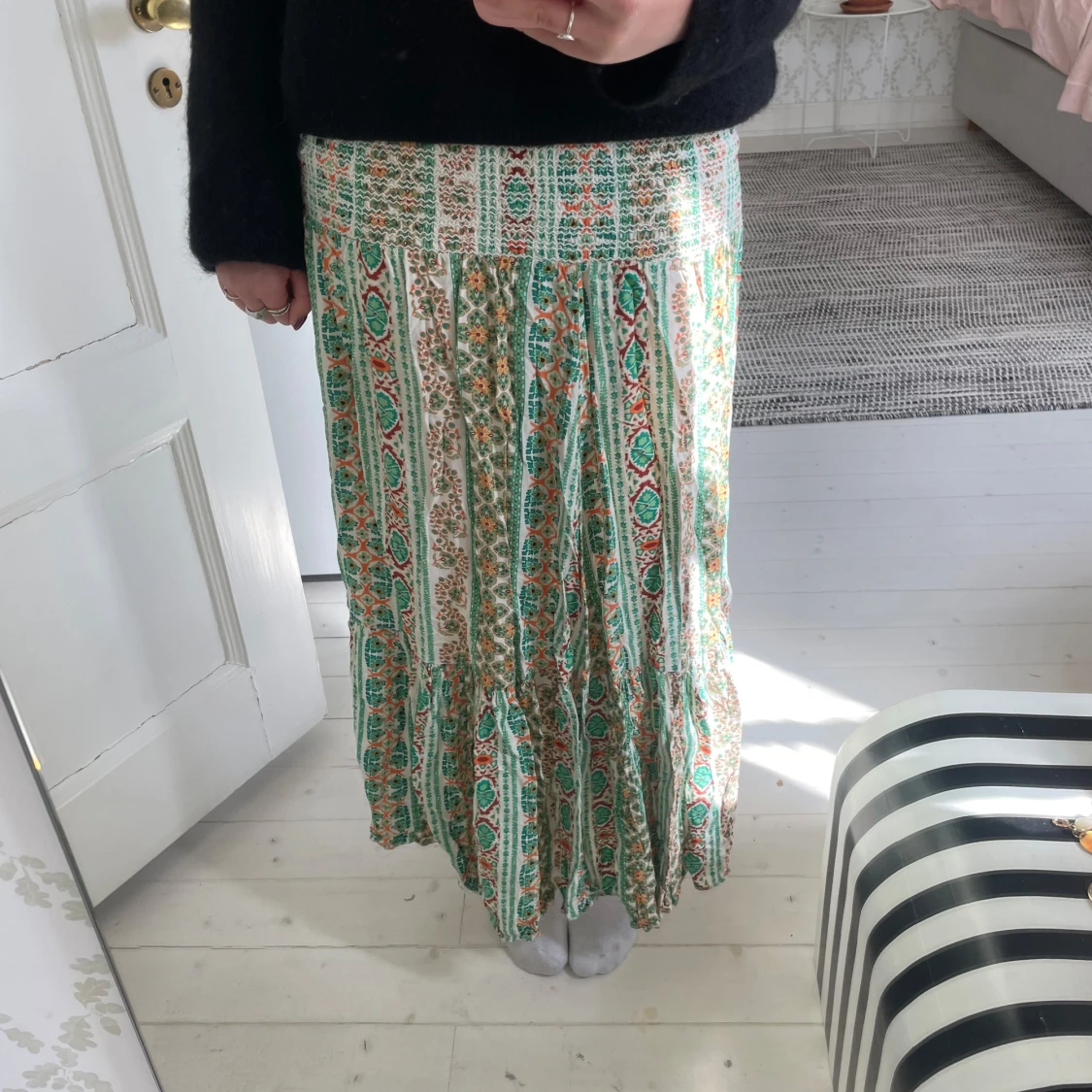 Grön och vit mönstrad långkjol