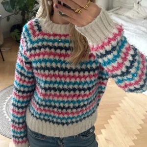 Stickad tröja  - SUPER söt stickad tröja!!! 