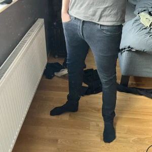 Dondup jeans - Svart Dondup jeans storlek 33!  
