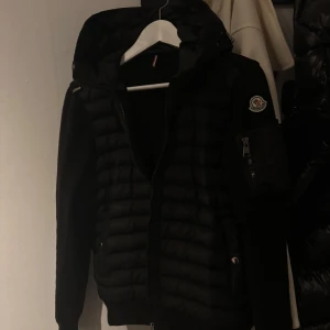 Moncler jacka  - Moncler jacka storlek S