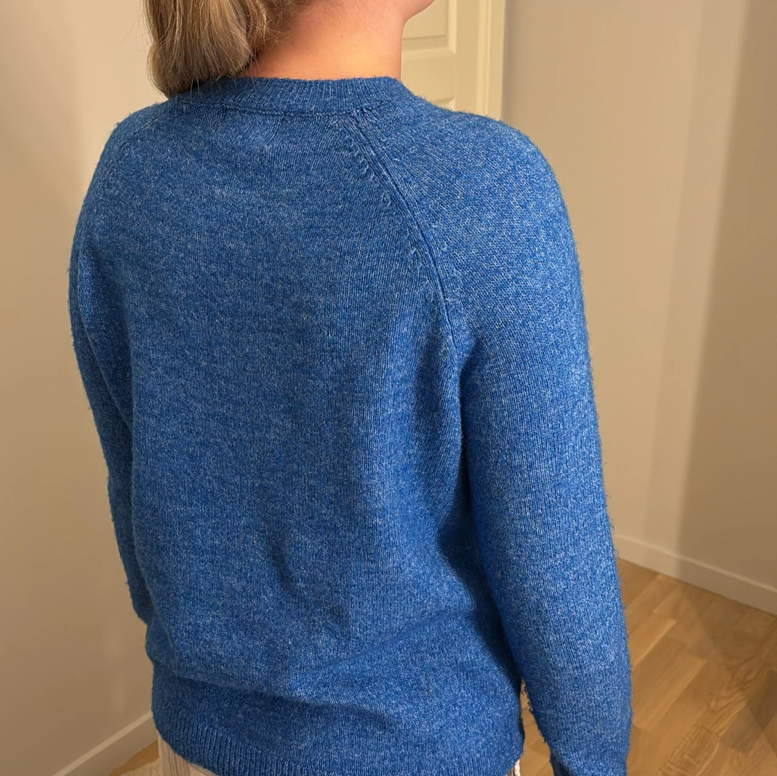 Blå stickad tröja  - 1