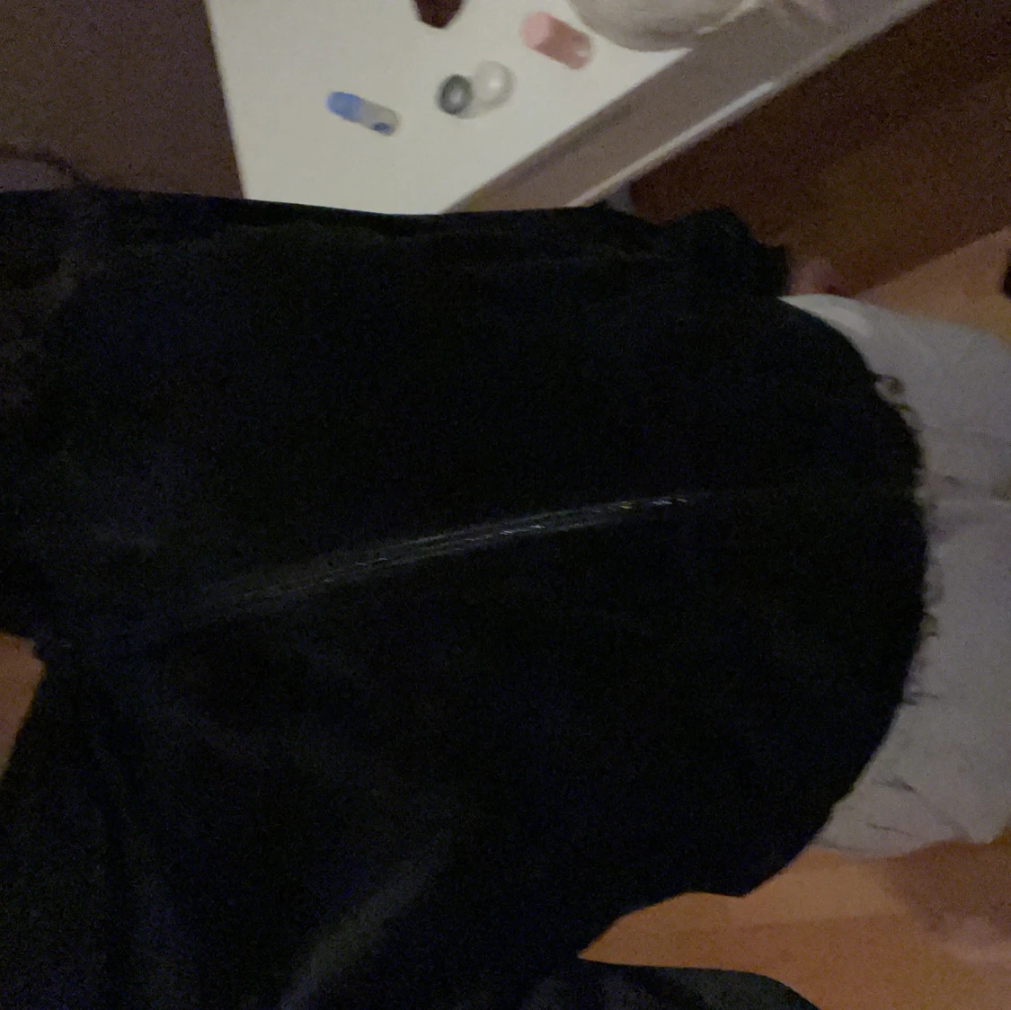 Svart hoodie med dragkedja - 1