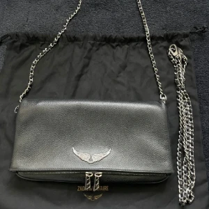 Zadig & Voltaire väska  - as snygg och praktisk väska som passar till allt. är i ett otroligt bra skick🙏🏽🤩💓💓