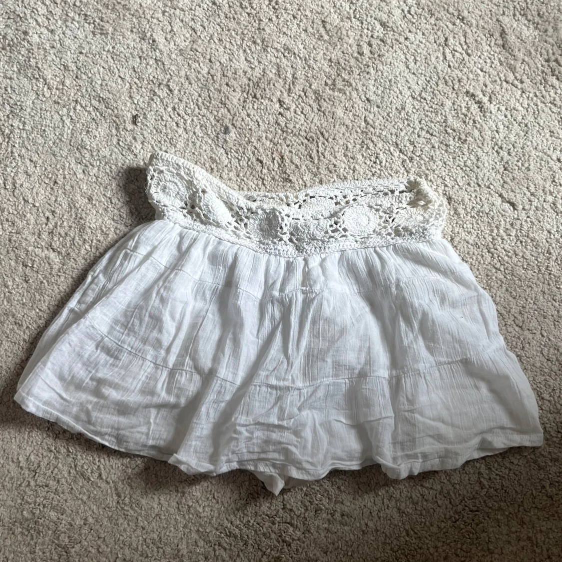 Vit kjol med virkade detaljer från Pull&Bear - 1