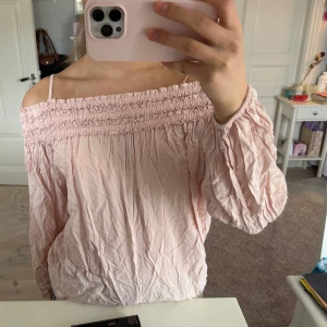 Blus - Fin blus från H&M. Bra skick! Tryck gärna på köp nu 🥰