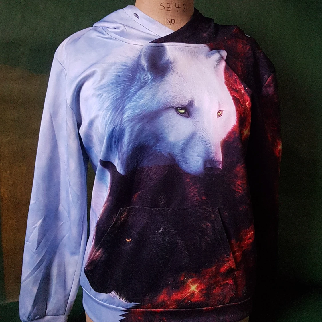 Hoodie med vargmotiv