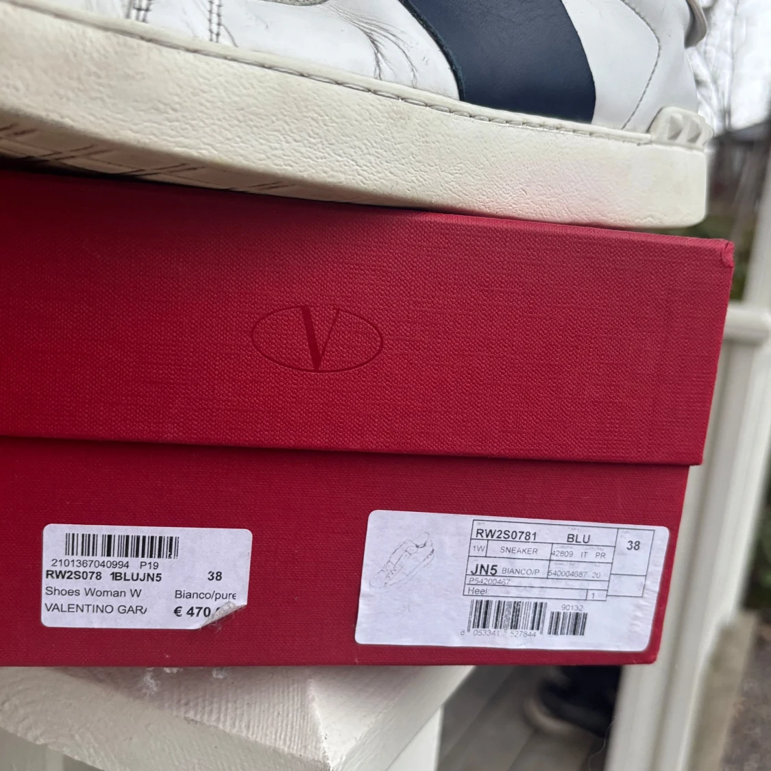 Valentino sneakers med blå detalj - 2