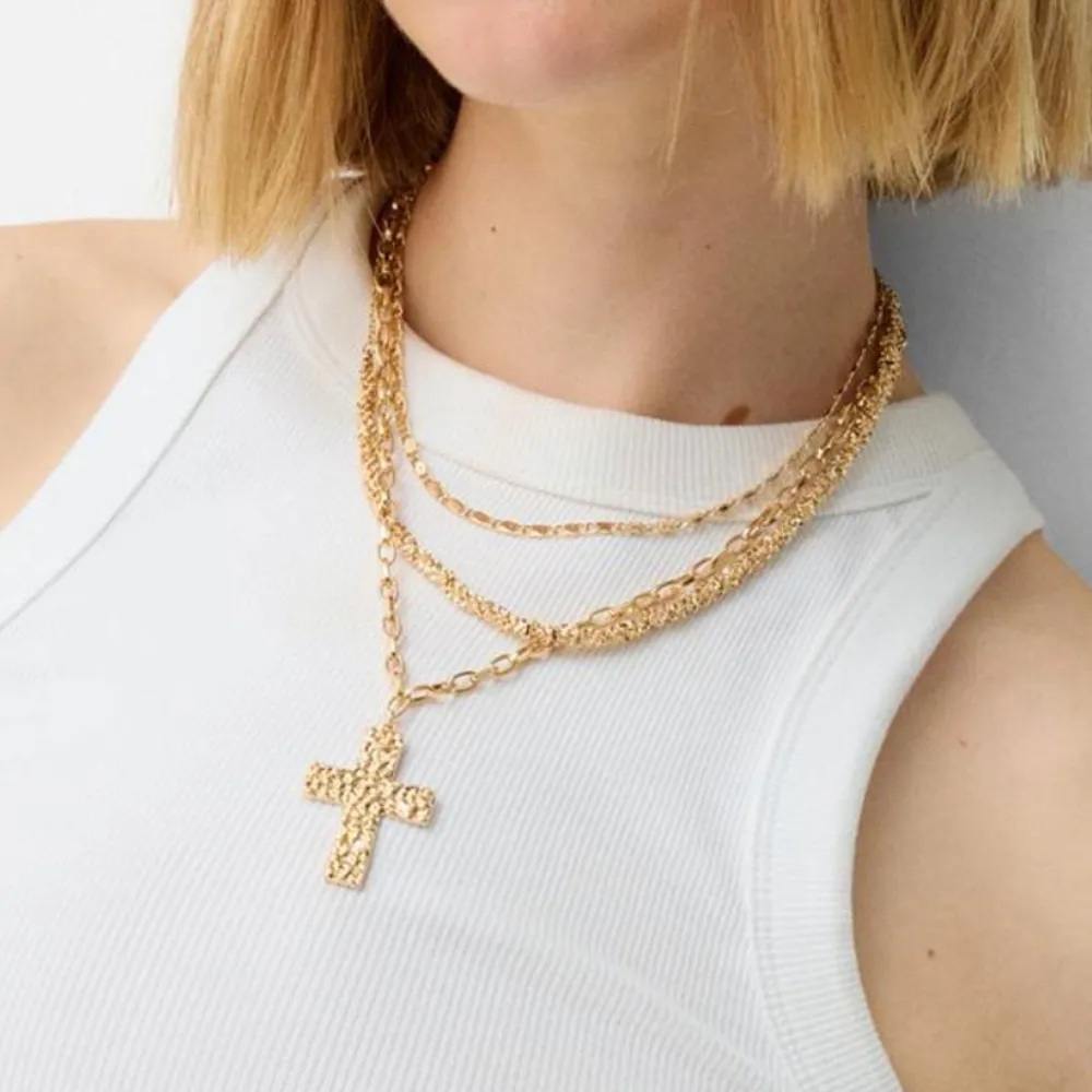 3 st halsband från bershka, nyskick. använd ”köp nu”. Asusteet.