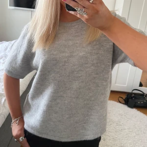 stickad tshirt - helt ny från gina young🩶🩶storlek 170