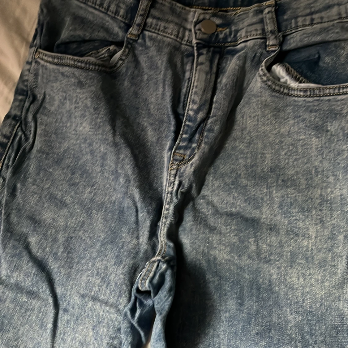 Blå raka jeansbyxor - 1