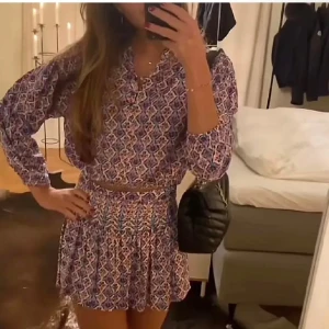 Zara set - Jättefint set från Zara barn med en kjol och en blus, använd ett fåtal gånger och den är perfekt till sommarn! Storlek 164❤️