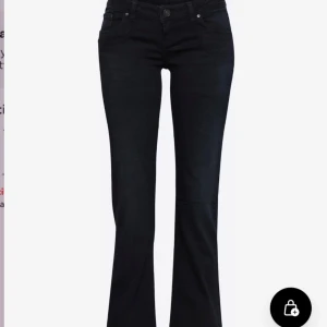 Ltb jeans💙💙 - Snygga lågmidjade bootcut jeans💗💗De är i färgen nattblå💗storleken är W27 L32 och skulle säga de passar 36/38💗💗💗